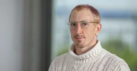 Portrait of Dr. Fabian Arntz.