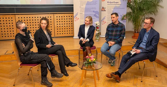 Podiumsdiskussion bei der Preisverleihung