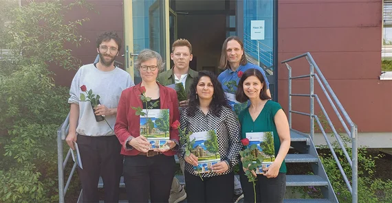 Gruppenfoto mit sechs Forschenden bei einer Preisverleihung