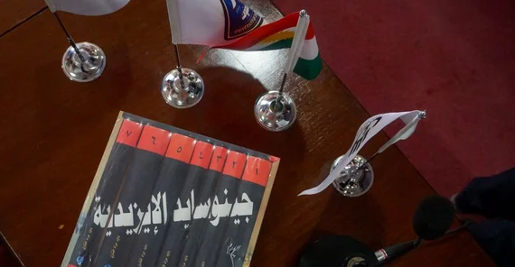 Das Bild zeigt die arabische Originalpublikation über den „Genozid an den Jesiden“. Das Foto ist von Valentina Mezer-Oldenburg.