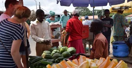 Negotiations at the market. Photo: Isabel Dückert/Valerie Pobloth.