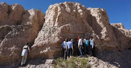 Deformierte Seesedimente überlagern die Konglomerate des „Angastaco“ Beckens. © Melanie Lorenz