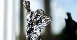 Der Voltaire-Preis, Skulptur von Mikos Meininger