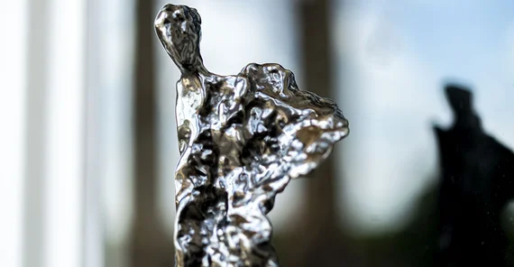 Der Voltaire-Preis, Skulptur von Mikos Meininger