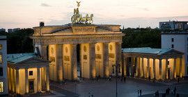 Der „Marsch für die Wissenschaft“ am 22. April 2007 führt von der Humboldt- Universität zu Berlin zum Brandenburger Tor. Foto: Karla Fritze.