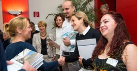 Absolventen des Refugee Teachers Program erhalten ihre Zertifikate (Karla Fritze)