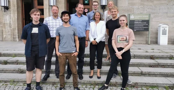 Foto: (v.l.n.r.): Philipp Okonek (Referent für Campuspolitik der Universität Potsdam), Peter Heiß (Geschäftsführer Studentenwerk Potsdam), Kilian Binder (Studentisches Mitglied im Senat der Universität Potsdam), Prof. Dr. Andreas Musil (Vizepräsident für Lehre und Studium der Universität Potsdam), Malte Kutz (Mitglied im Studierendenrat der Filmuniversität Babelsberg KONRAD WOLF), Prof. Dr. Eva Schmitt-Rodermund (Präsidentin der Fachhochschule Potsdam), Prof. Dr. Susanne Stürmer (Präsidentin der Filmuniversität Babelsberg KONRAD WOLF), Malte Völkner (designiertes Mitglied AStA und Senat der Fachhochschule Potsdam), Elena Langner (designiertes Mitglied AStA der Fachhochschule Potsdam). Foto: Breitkreuz