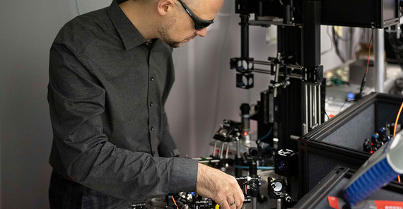 Arbeit am Mikrospektrometer