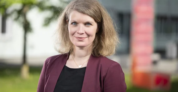 Auf dem Bild ist Sandra Woehlecke zu sehen.